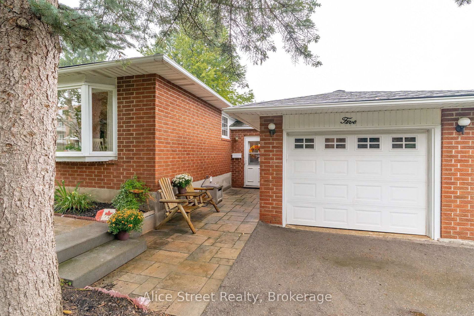 5 Glenbrook Drive • Guelph, ON photo 5