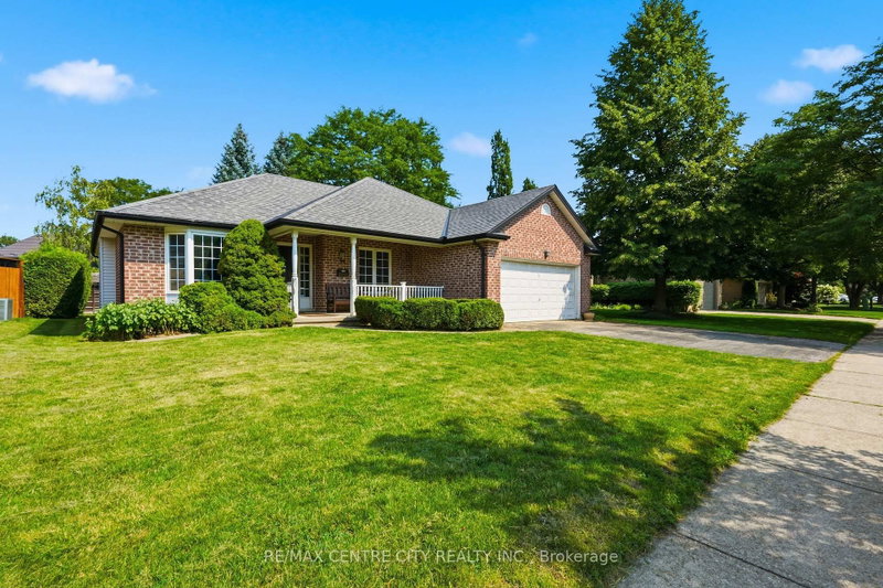 90 Moraine Crescent
