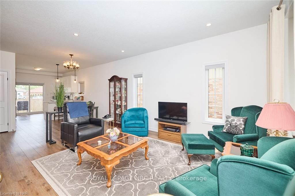 8 King Street • Fort Erie, ON photo 3