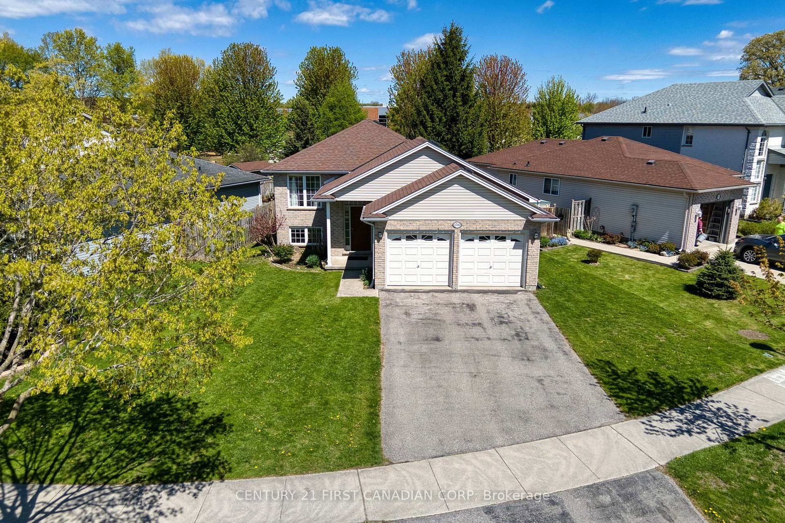 1761 Devos Drive • London North, ON photo 3