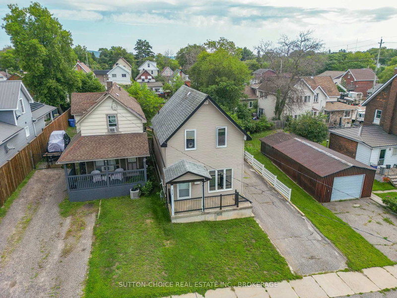 372 Third Ave E photo 4