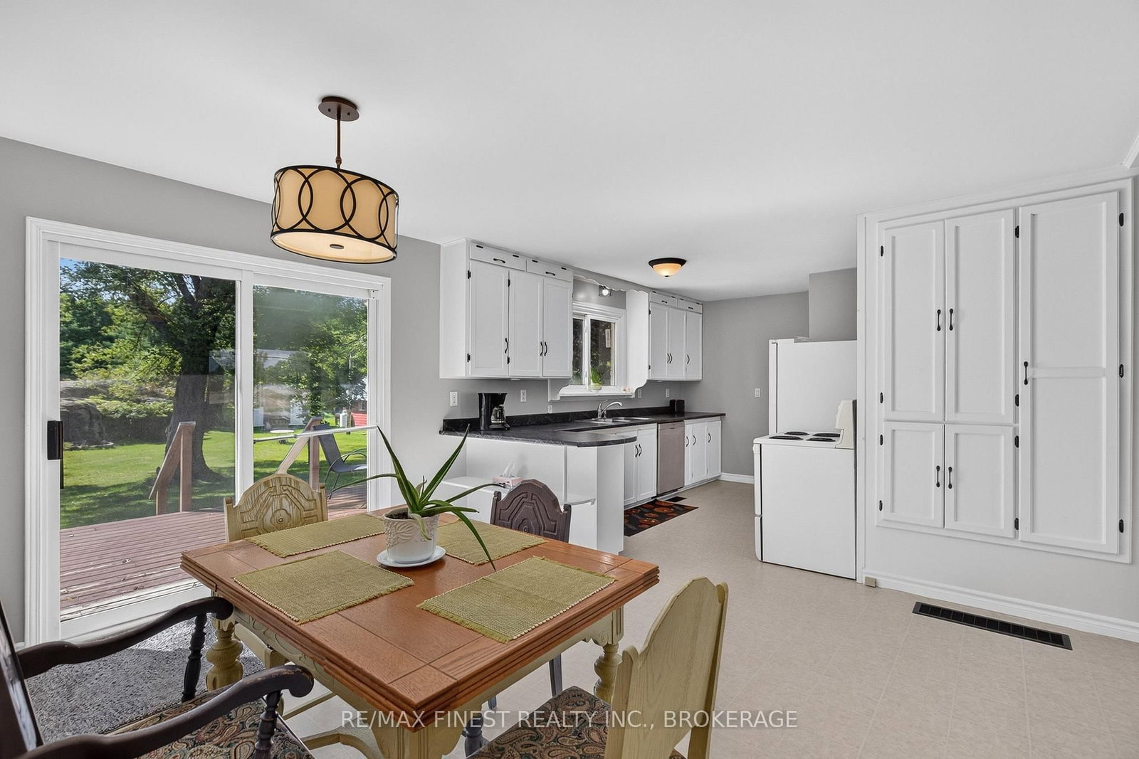 513 County road 2 • Front of Leeds & Seeleys Bay, ON photo 11