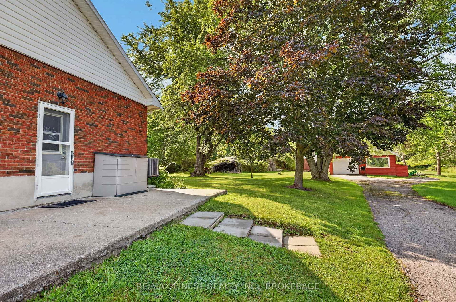 513 County road 2 • Front of Leeds & Seeleys Bay, ON photo 34
