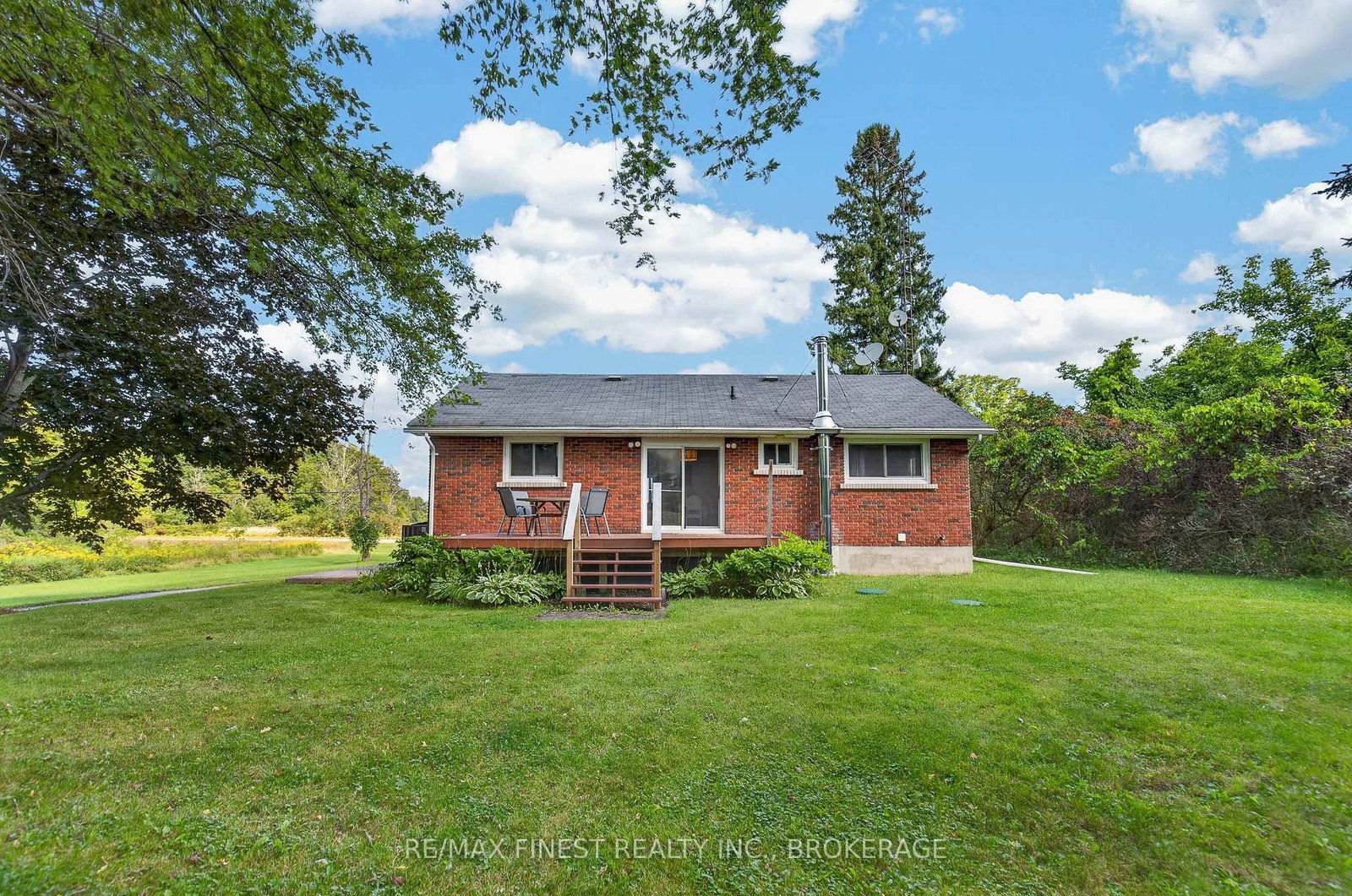 513 County road 2 • Front of Leeds & Seeleys Bay, ON photo 35