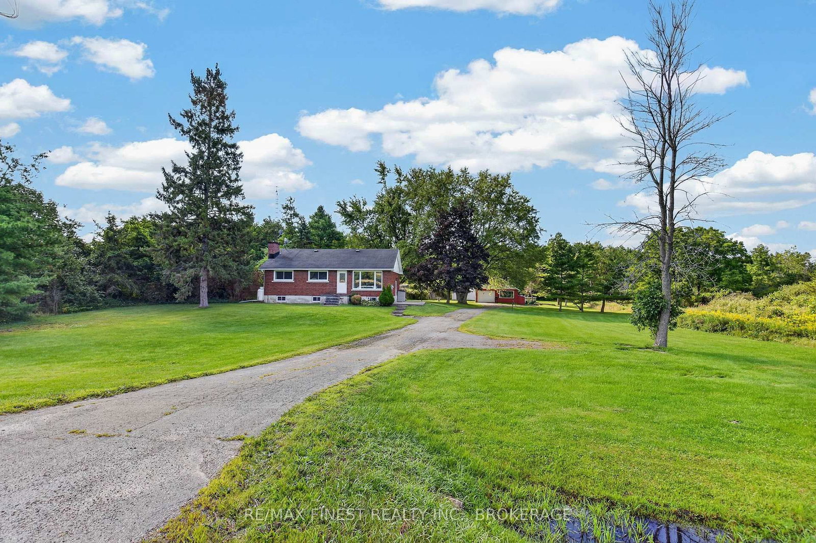 513 County road 2 • Front of Leeds & Seeleys Bay, ON photo 43