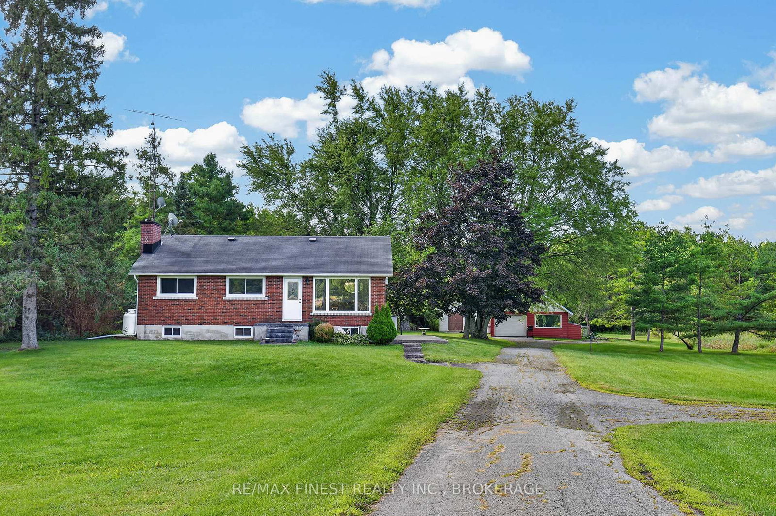 513 County road 2 • Front of Leeds & Seeleys Bay, ON photo 6