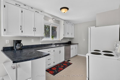 513 County road 2 • Front of Leeds & Seeleys Bay, ON photo 8