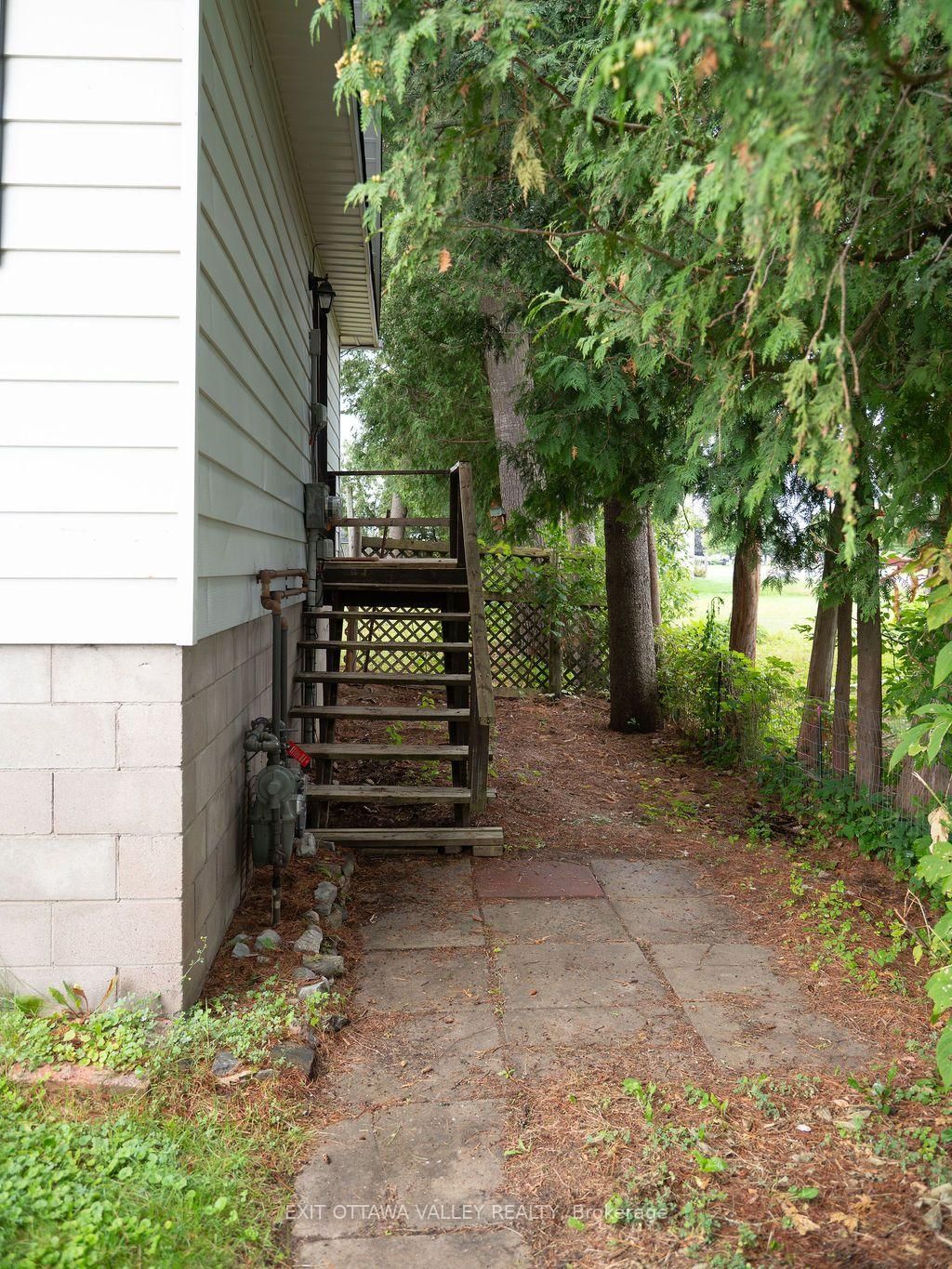 400 Boundary Road E • Pembroke, ON photo 29