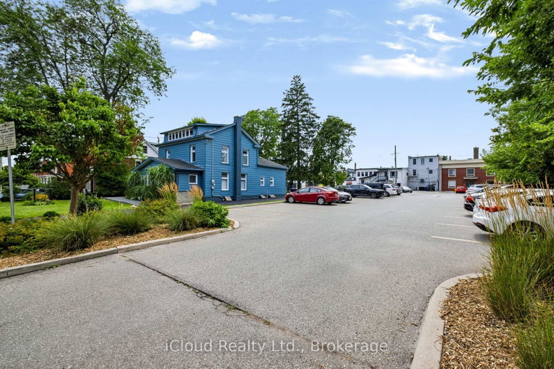 654 Duke St photo 3