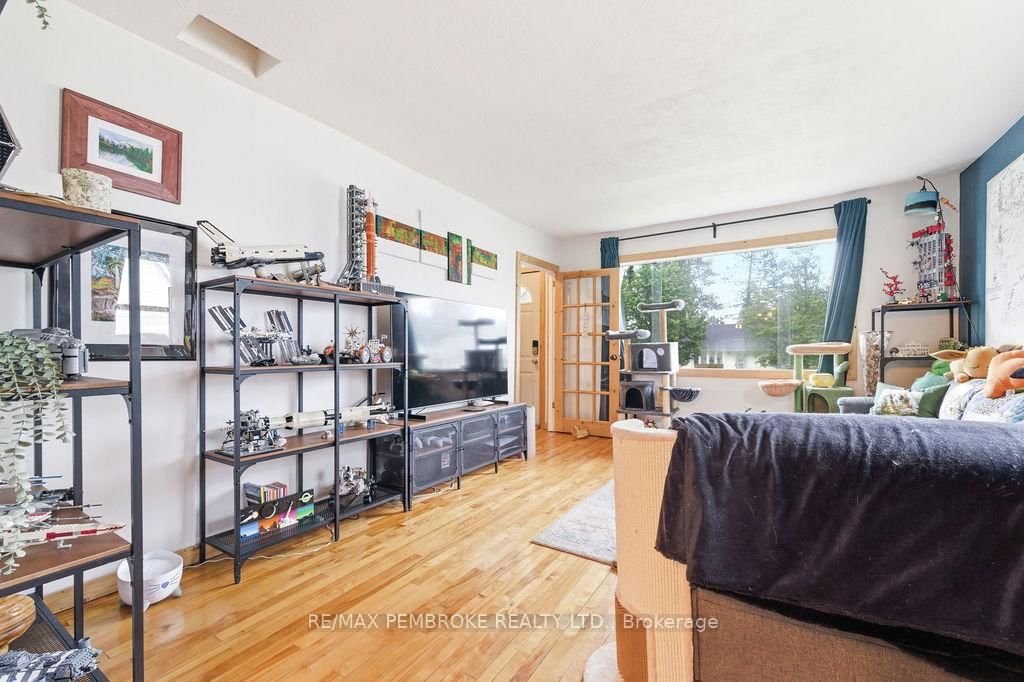 14 Summit Street • Deep River, ON photo 11