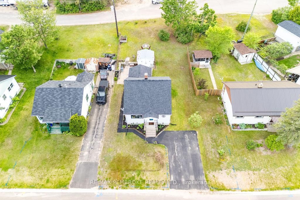 14 Summit Street • Deep River, ON photo 8