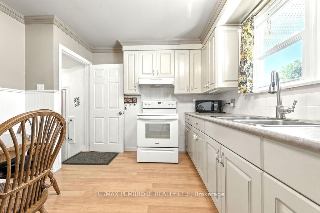 335 Willard Street • Pembroke, ON photo 8