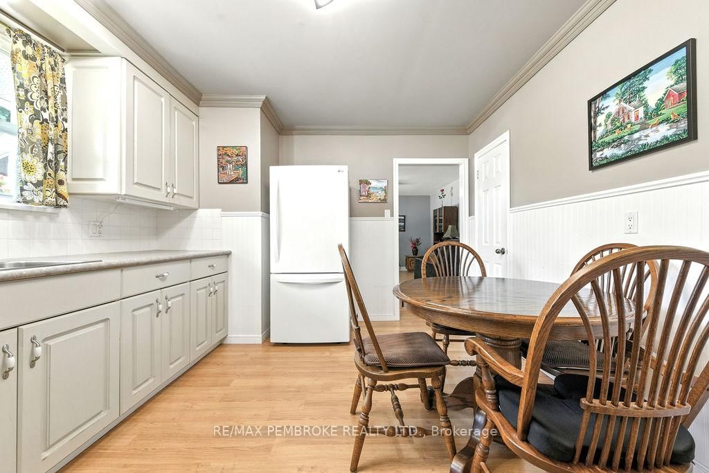 335 Willard Street • Pembroke, ON photo 9