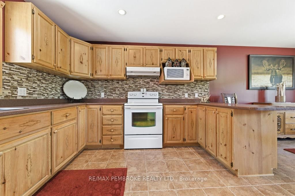 208 Red Fox Trail • Stonecliffe, ON photo 10