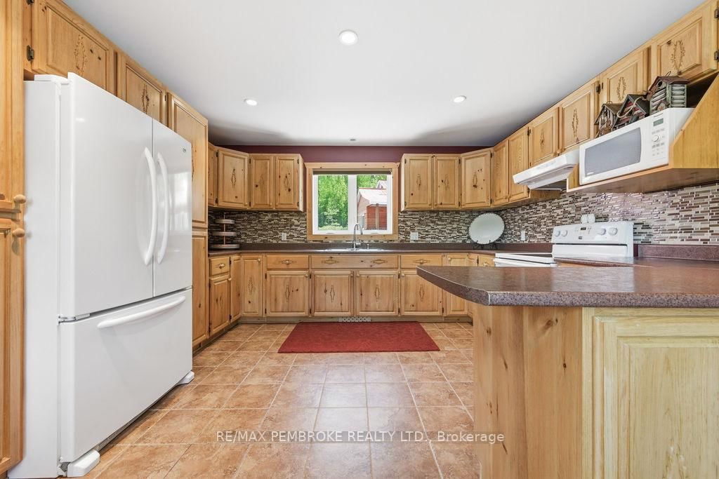 208 Red Fox Trail • Stonecliffe, ON photo 11