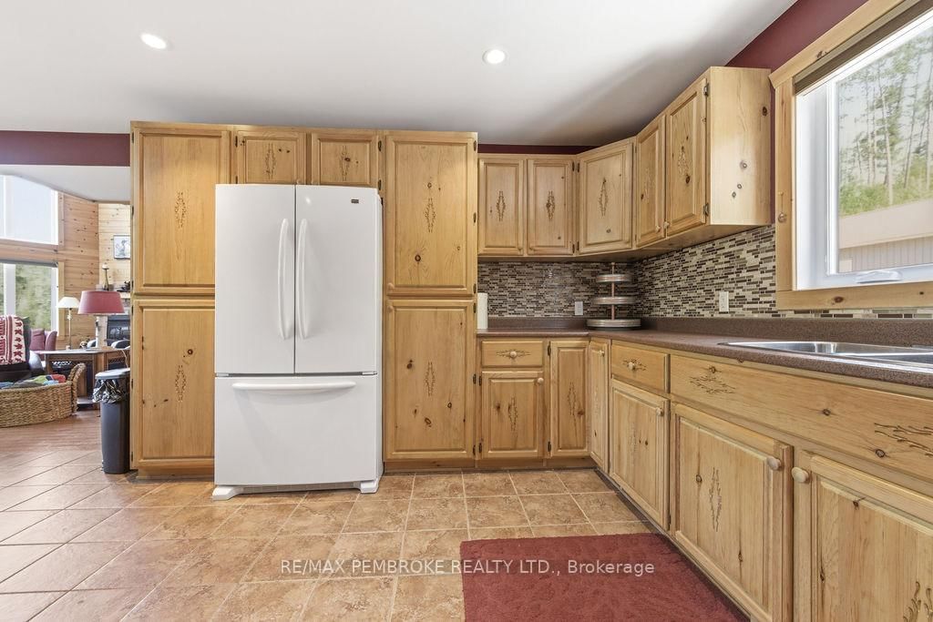 208 Red Fox Trail • Stonecliffe, ON photo 12