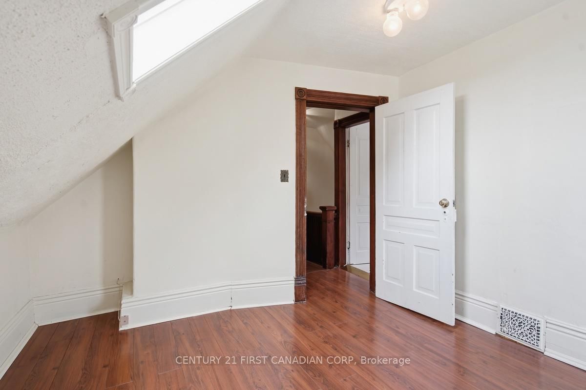 834 Colborne Street • London East, ON photo 24