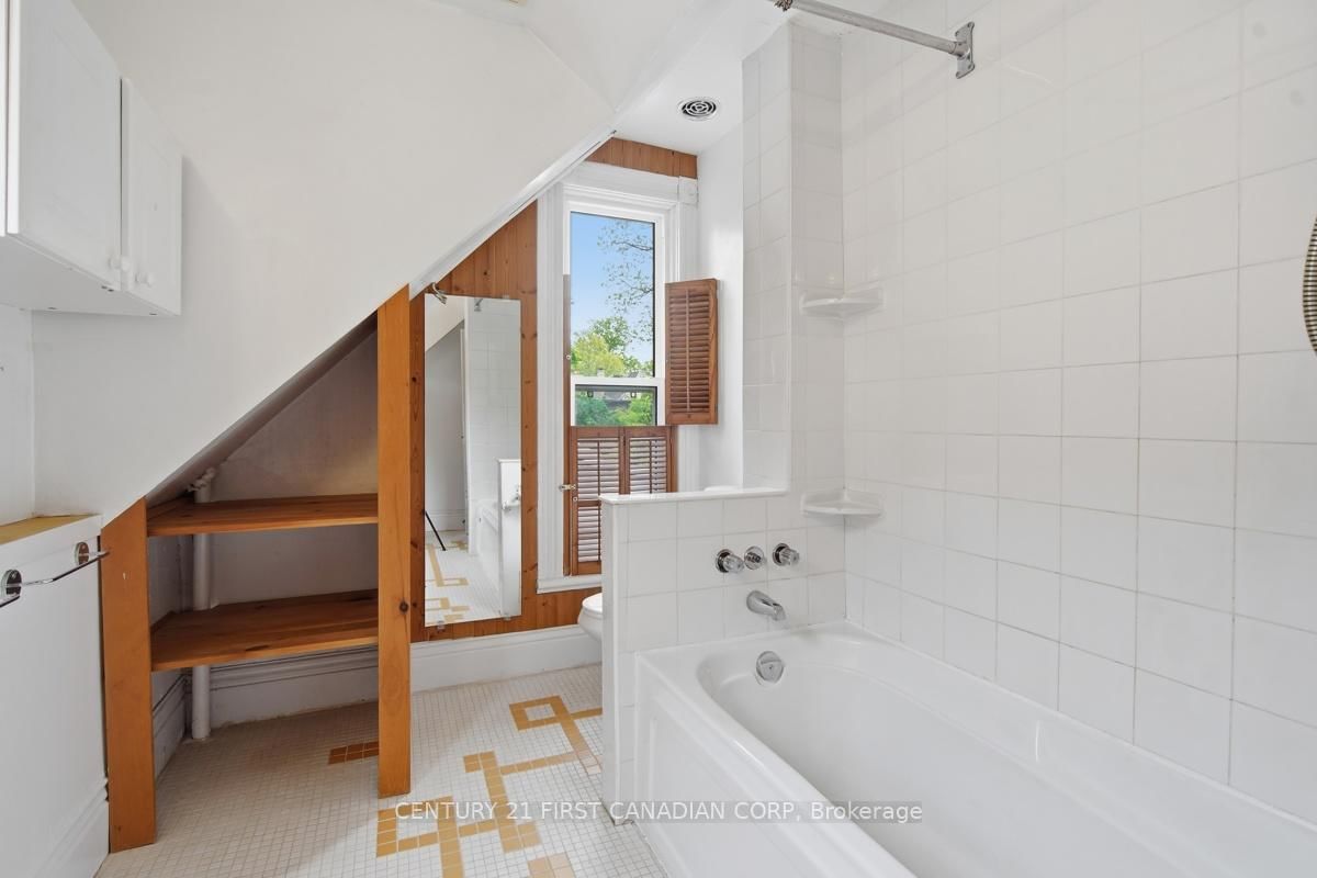 834 Colborne Street • London East, ON photo 28