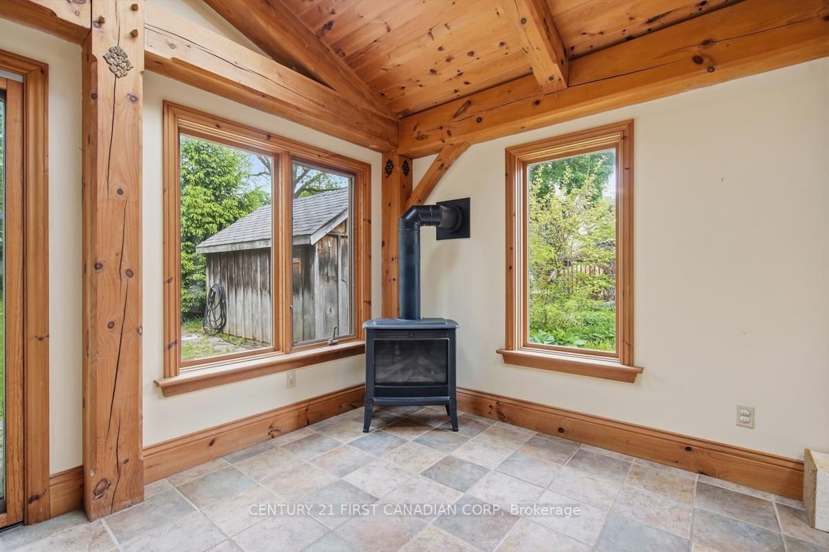 834 Colborne Street • London East, ON photo 9
