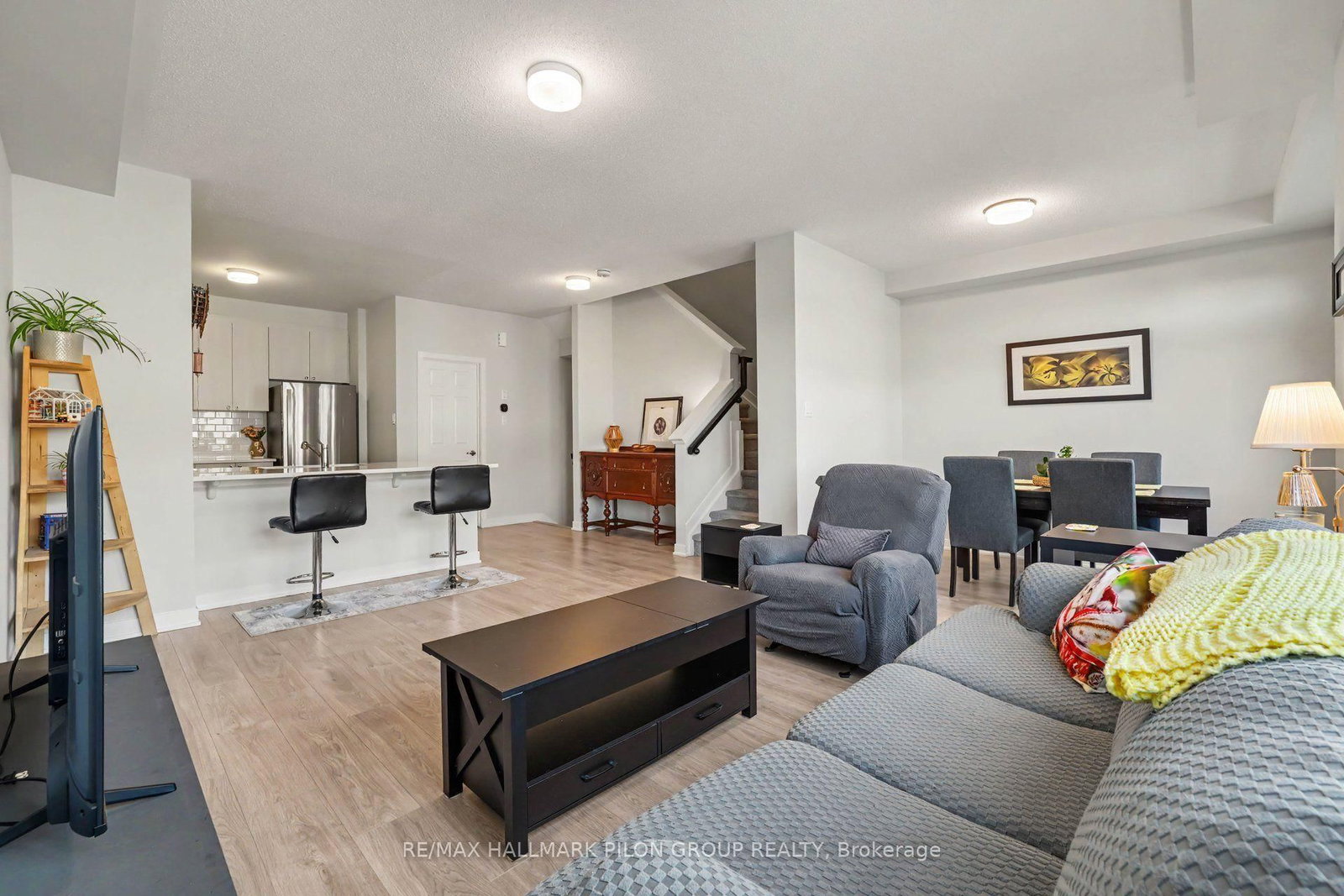 25 Stitch Mews • Richmond, ON photo 10