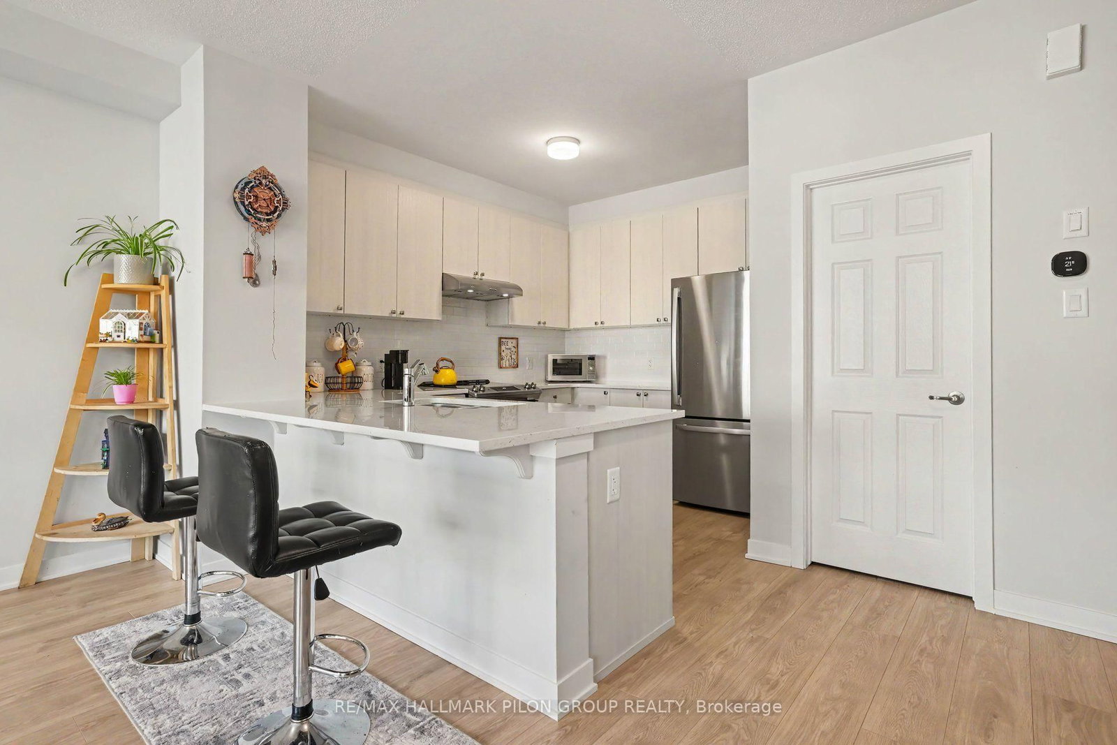 25 Stitch Mews • Richmond, ON photo 3