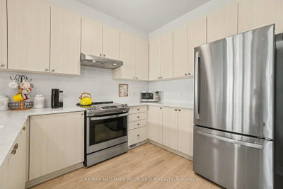 25 Stitch Mews • Richmond, ON photo 5