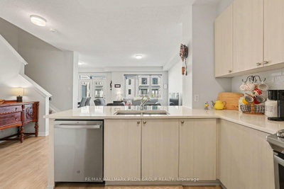 25 Stitch Mews • Richmond, ON photo 6