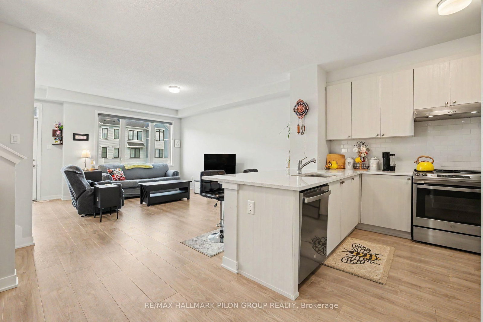 25 Stitch Mews • Richmond, ON photo 7