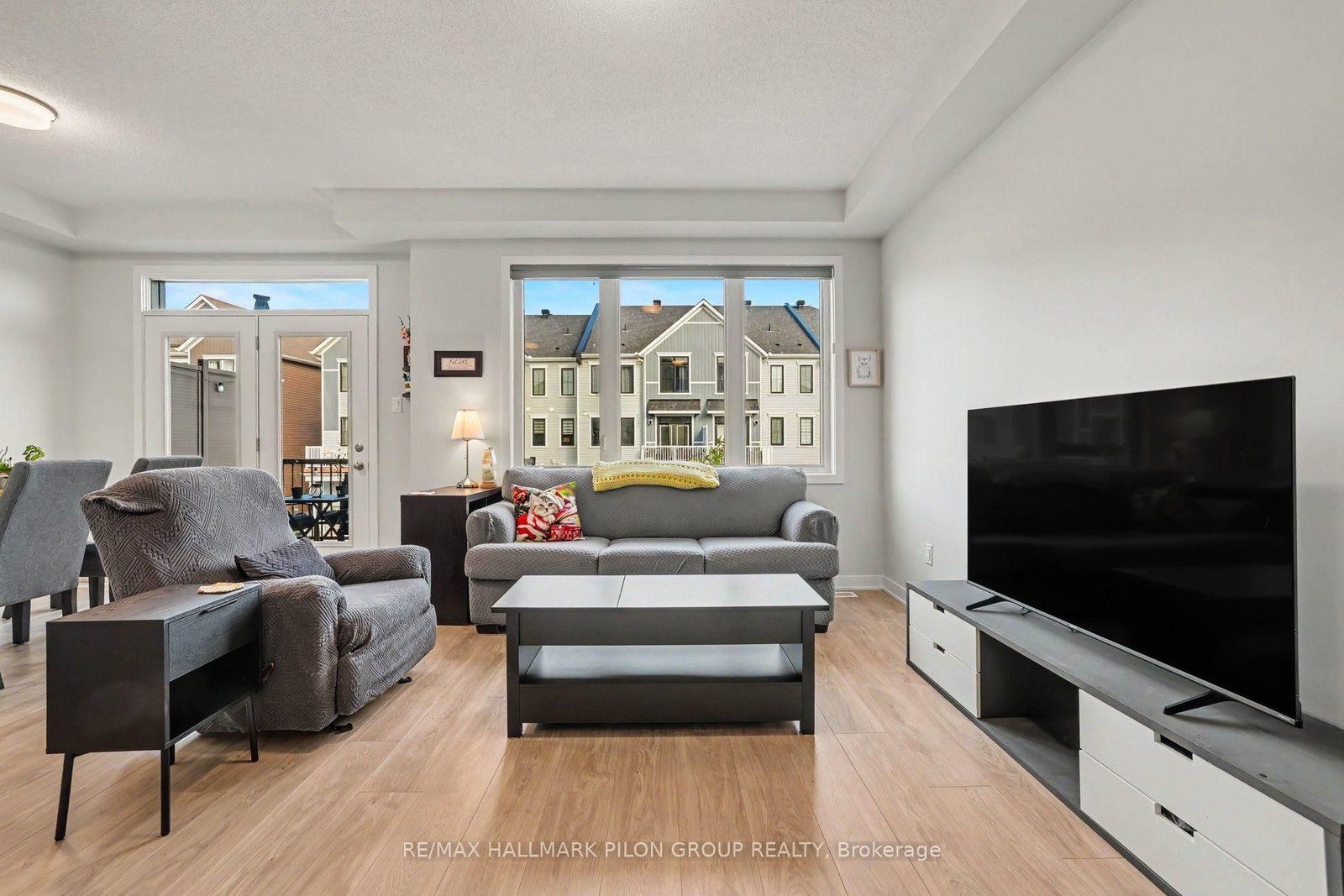 25 Stitch Mews • Richmond, ON photo 9