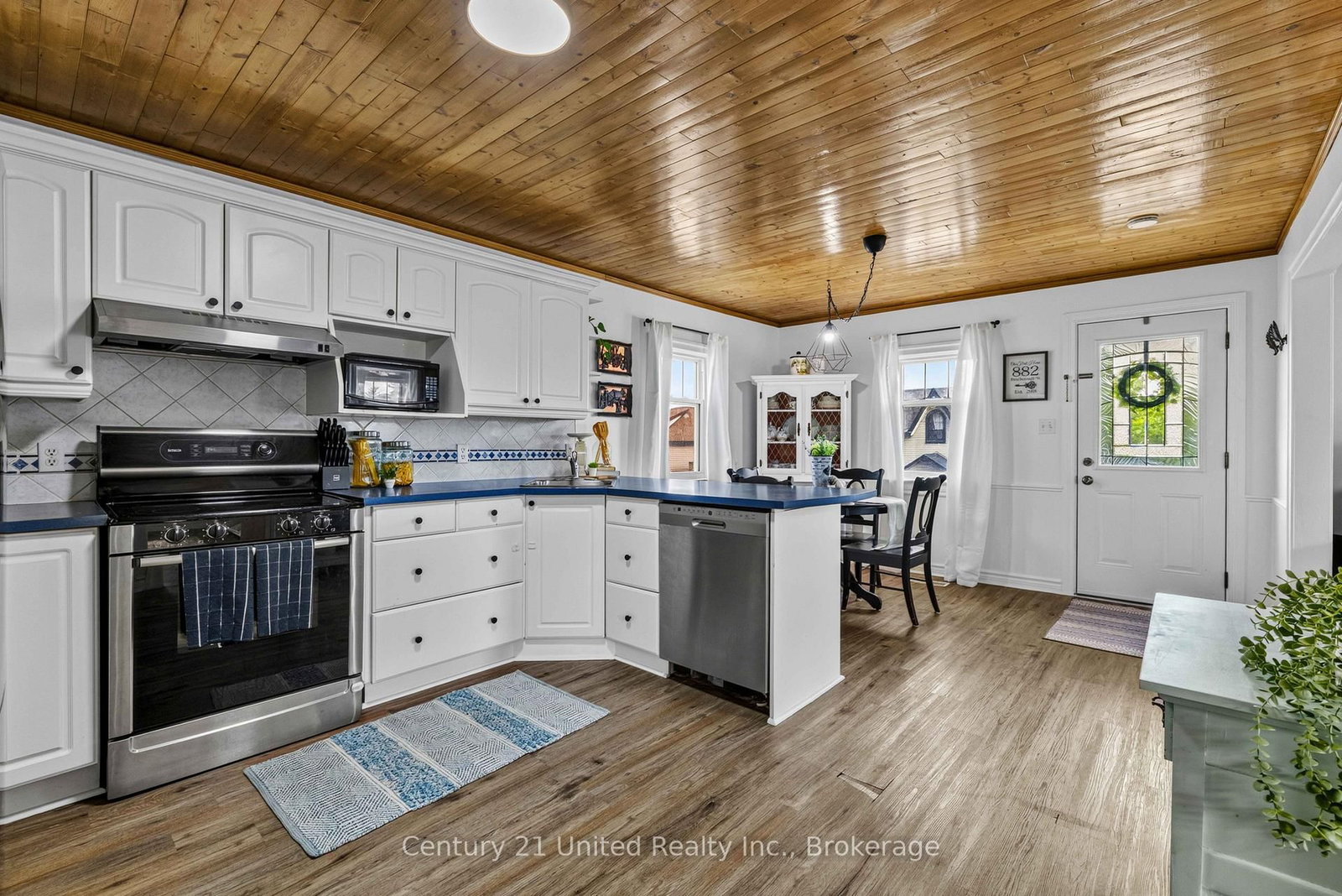 882 Peterborough Street • Douro-Dummer, ON photo 4