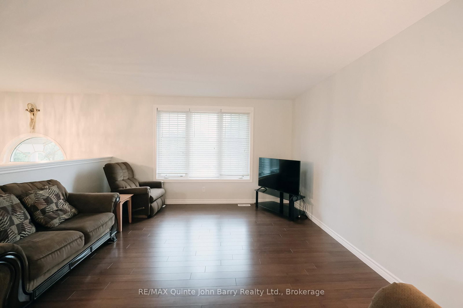 16566 Highway 2 • Trenton, ON photo 11