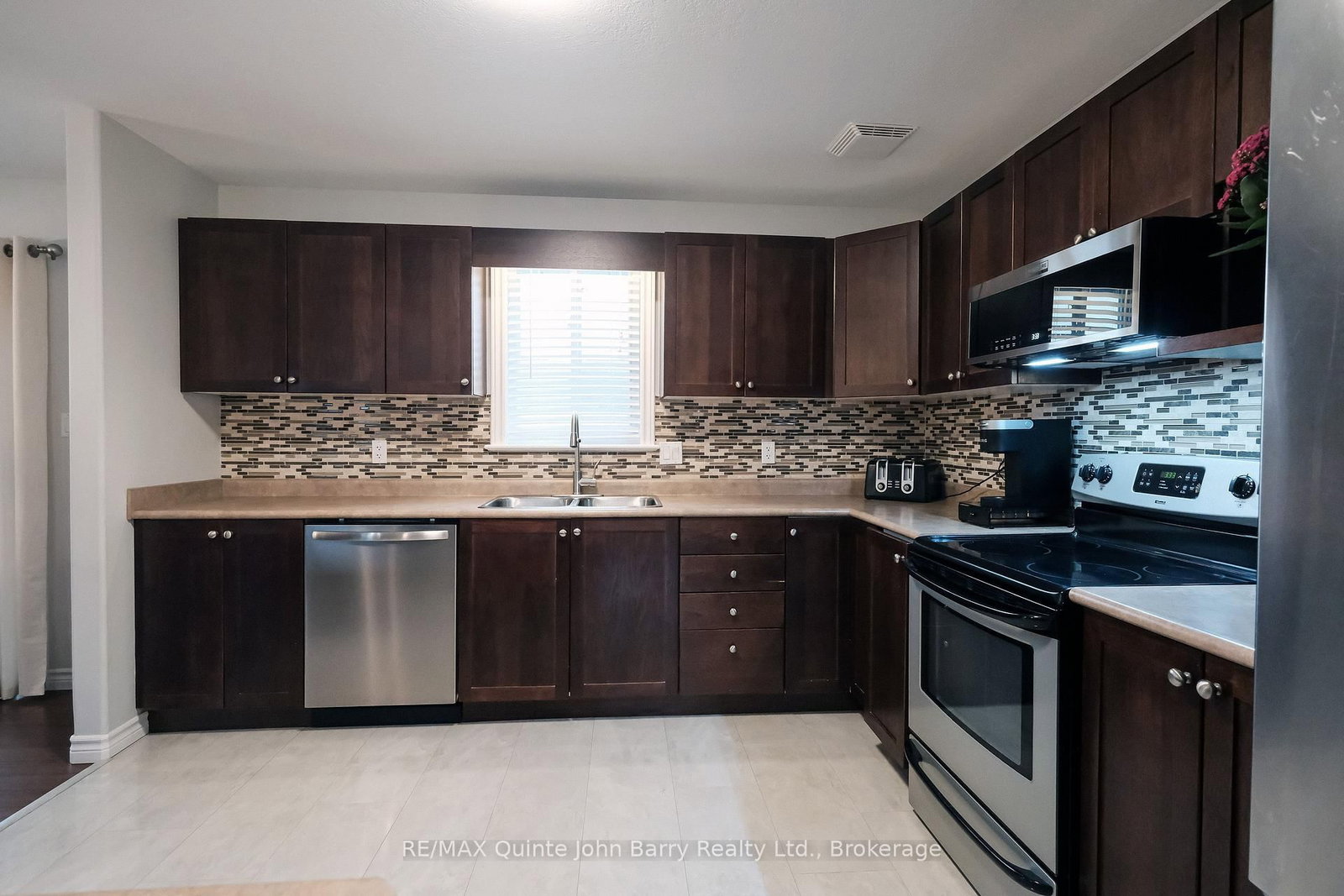 16566 Highway 2 • Trenton, ON photo 18