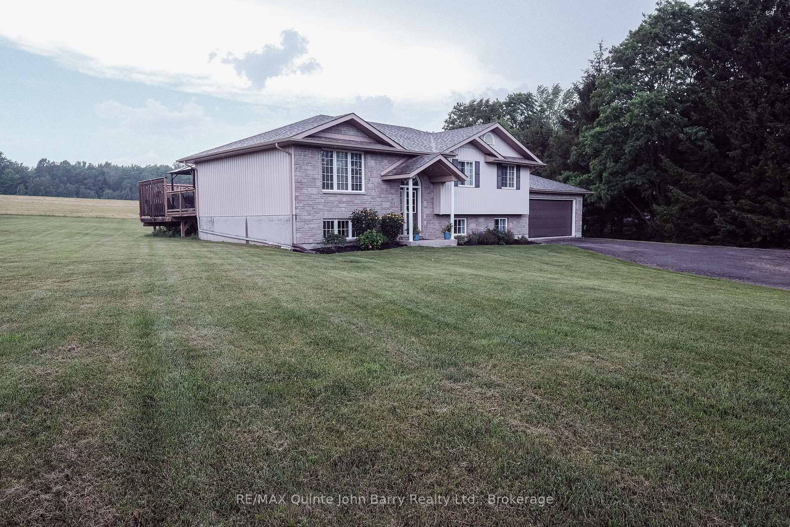 16566 Highway 2 • Trenton, ON photo 5