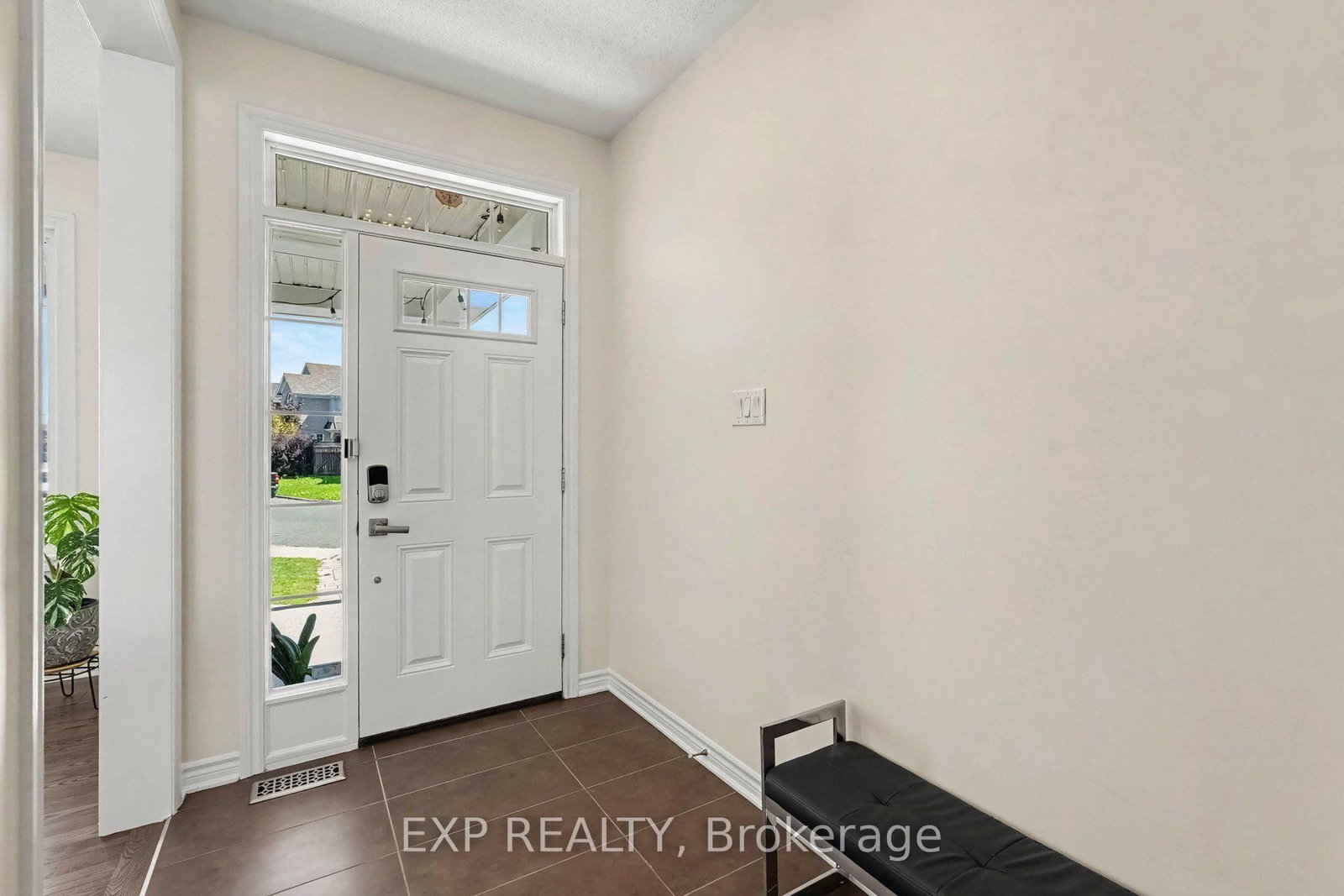 39 Pondhawk Way • Ottawa, ON photo 4