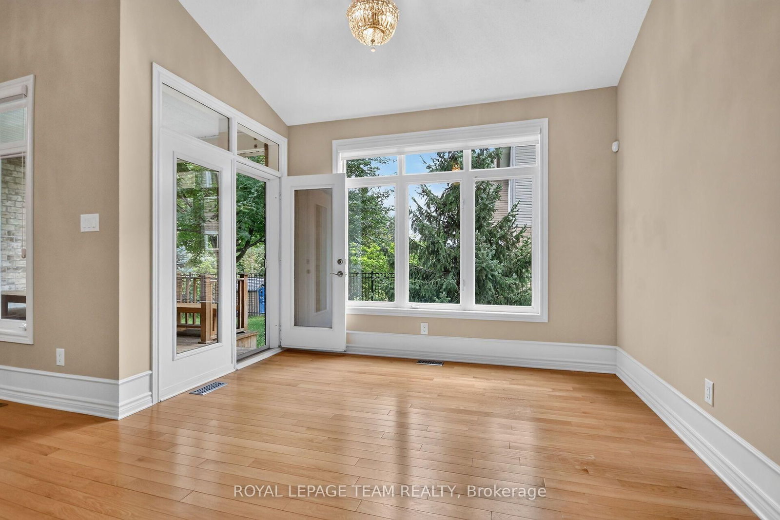201 Trailgate Street • Ottawa, ON photo 16