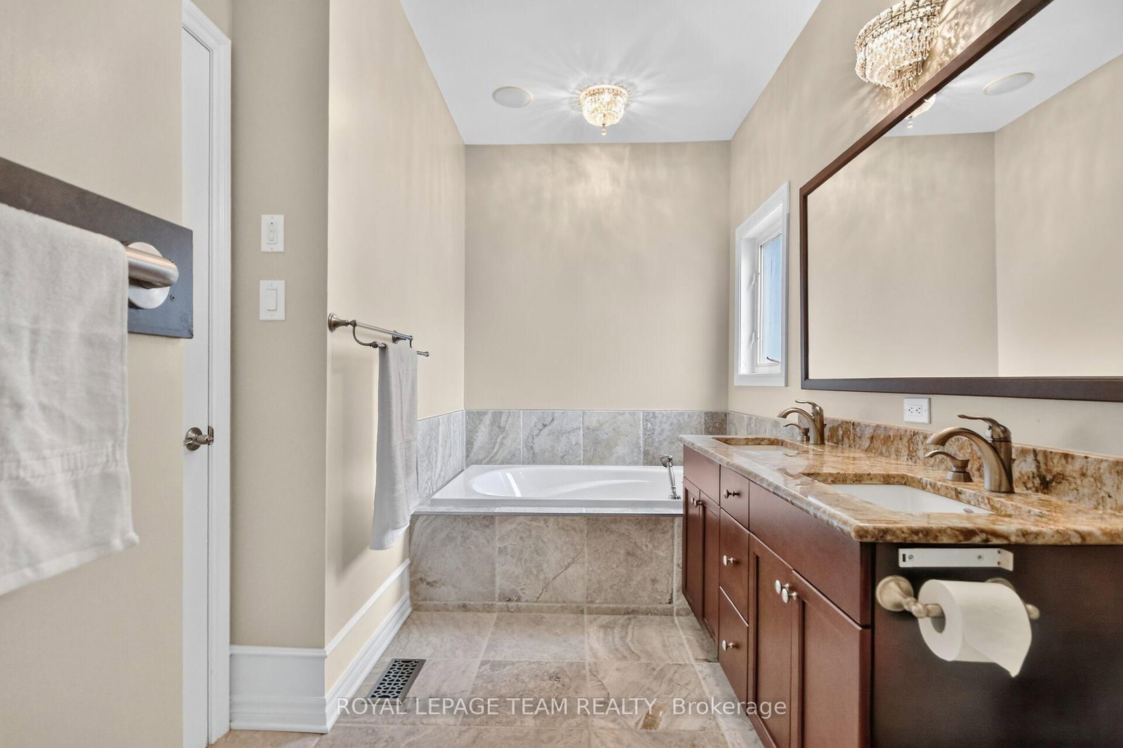 201 Trailgate Street • Ottawa, ON photo 24
