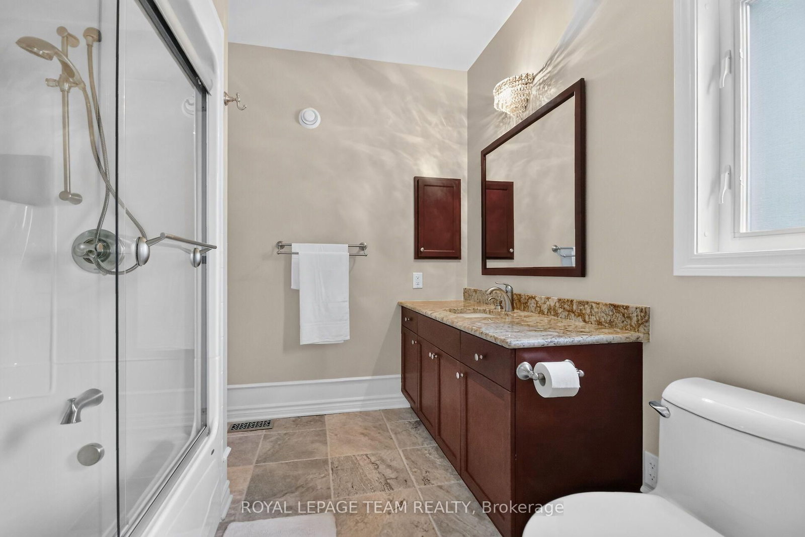 201 Trailgate Street • Ottawa, ON photo 27