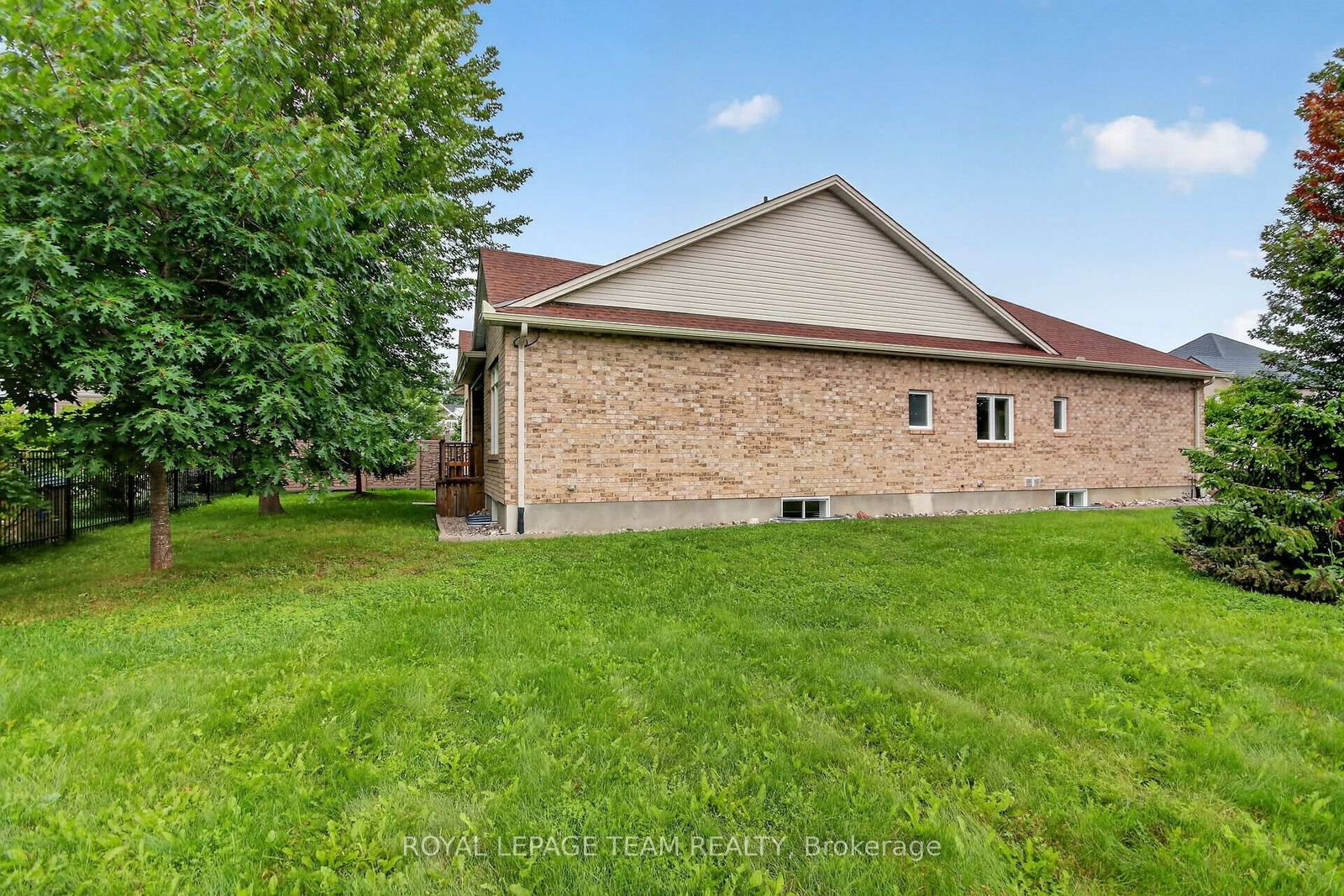 201 Trailgate Street • Ottawa, ON photo 39