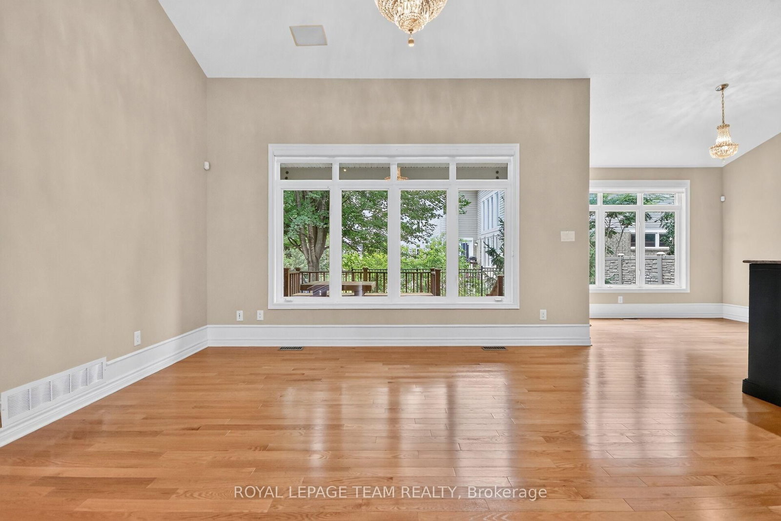 201 Trailgate Street • Ottawa, ON photo 8