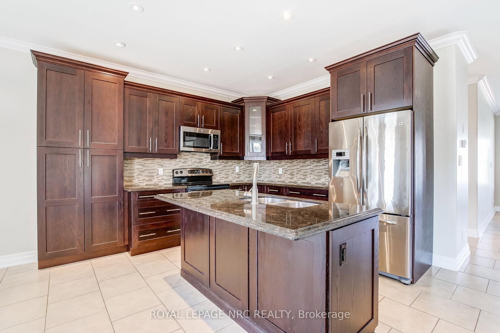 5784 Ironwood Street, Niagara Falls 4