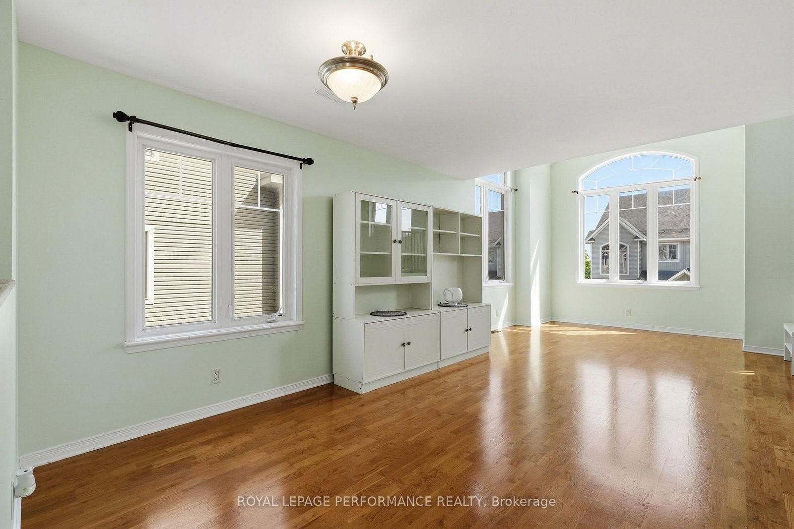 568 Reardon Private • #8 • Ottawa, ON photo 10
