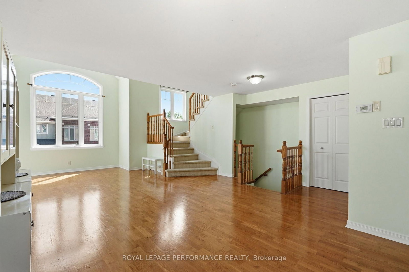 568 Reardon Private • #8 • Ottawa, ON photo 11