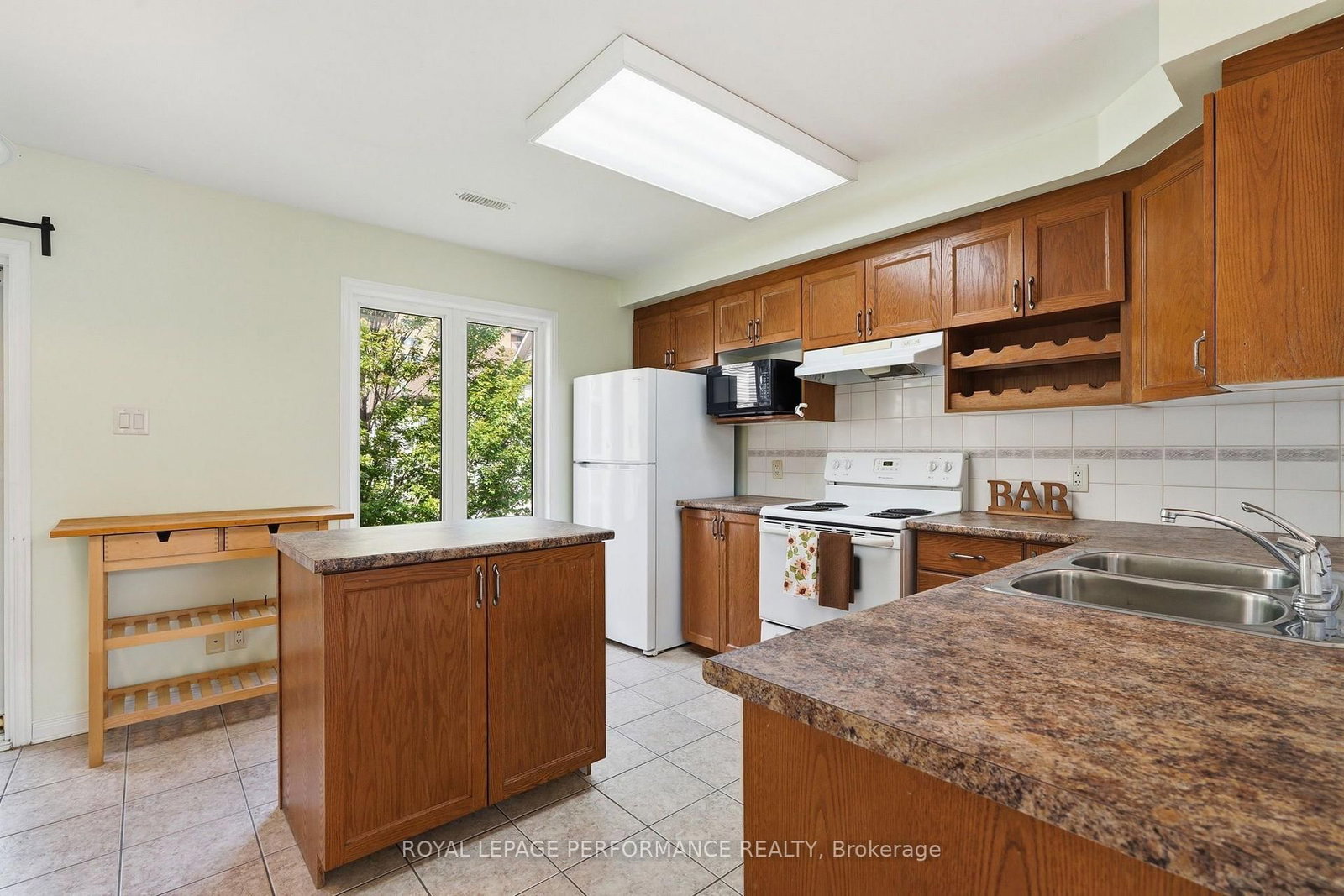 568 Reardon Private • #8 • Ottawa, ON photo 13