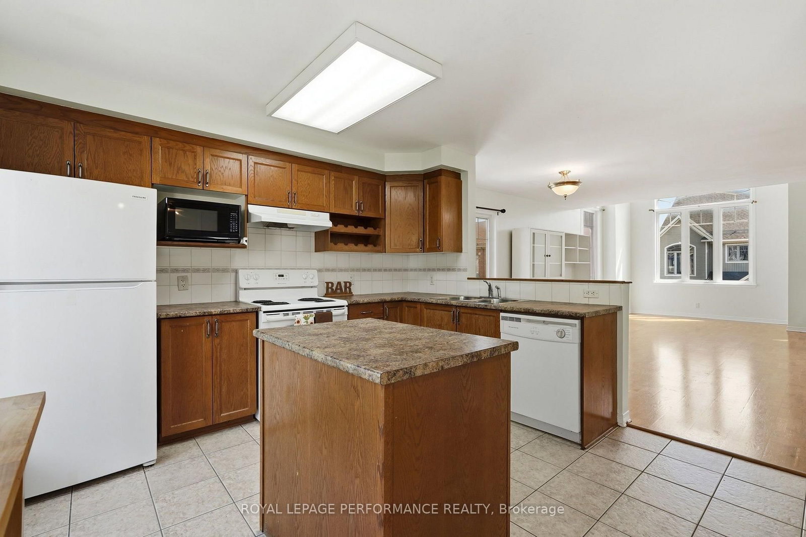 568 Reardon Private • #8 • Ottawa, ON photo 14
