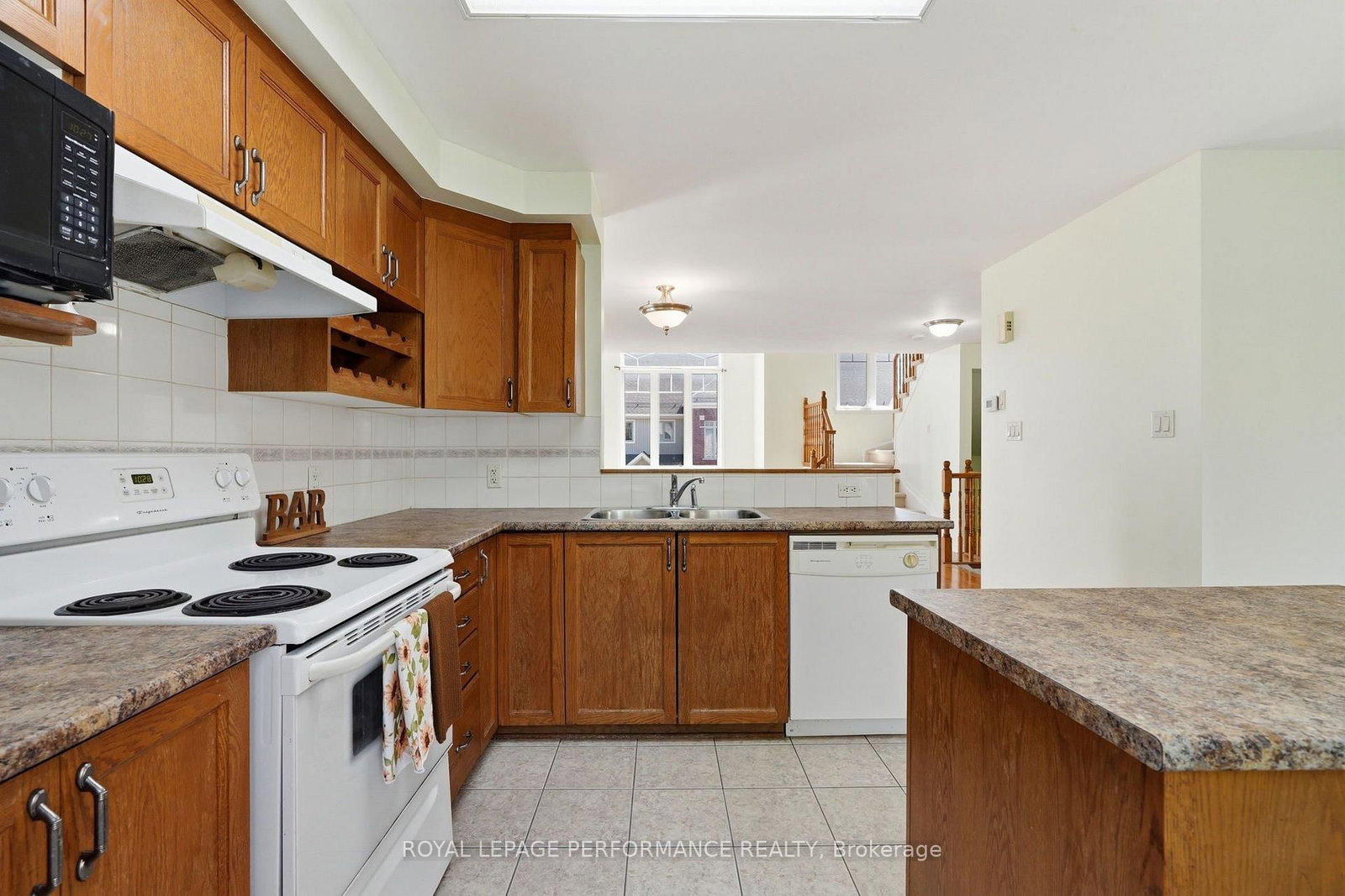 568 Reardon Private • #8 • Ottawa, ON photo 15