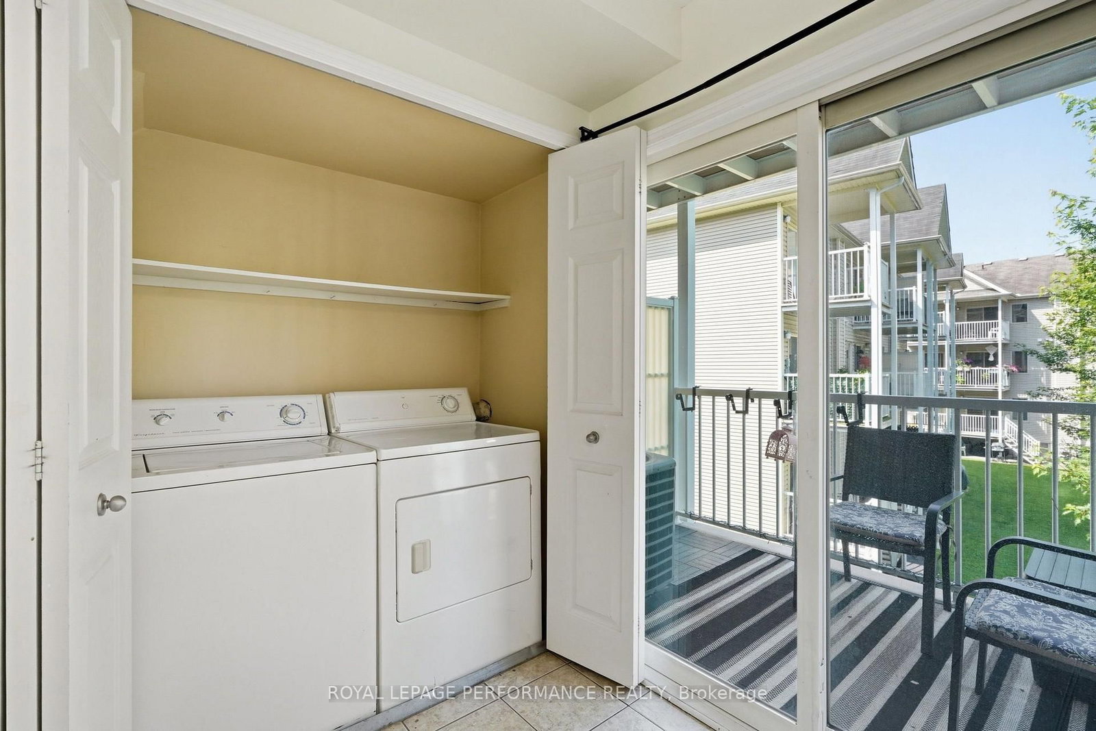 568 Reardon Private • #8 • Ottawa, ON photo 17