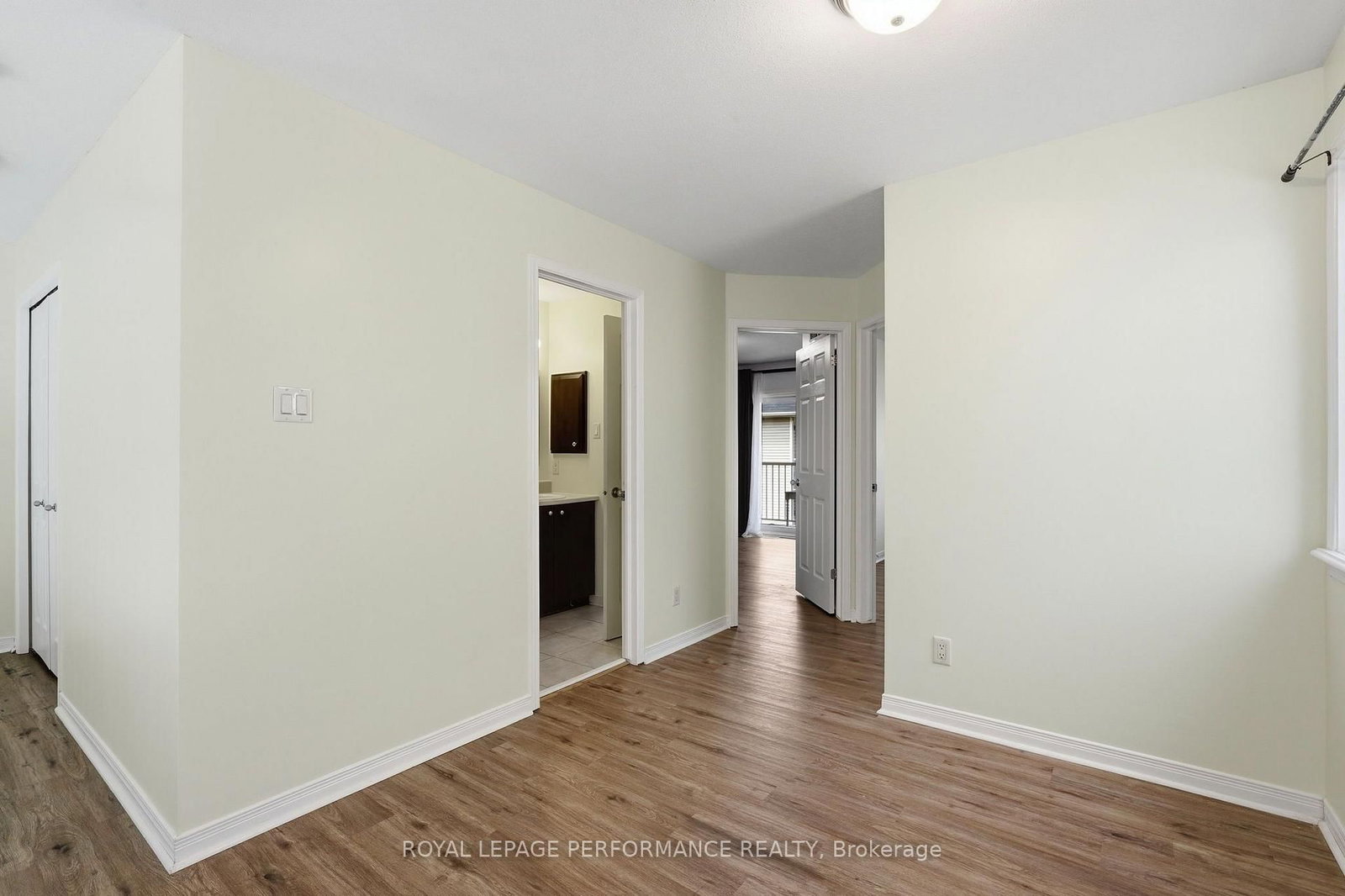 568 Reardon Private • #8 • Ottawa, ON photo 19
