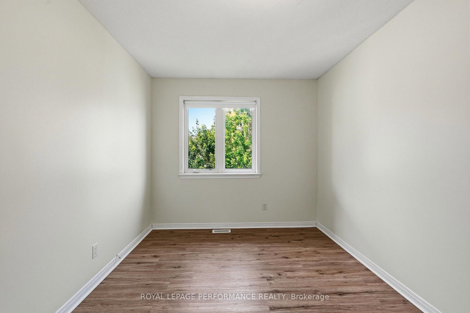 568 Reardon Private • #8 • Ottawa, ON photo 20