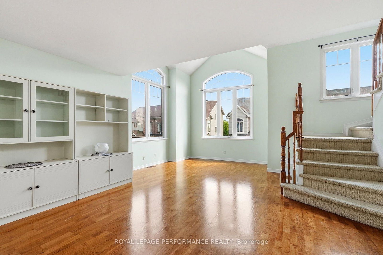 568 Reardon Private • #8 • Ottawa, ON photo 5