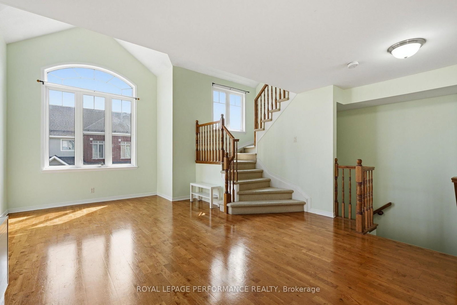 568 Reardon Private • #8 • Ottawa, ON photo 6